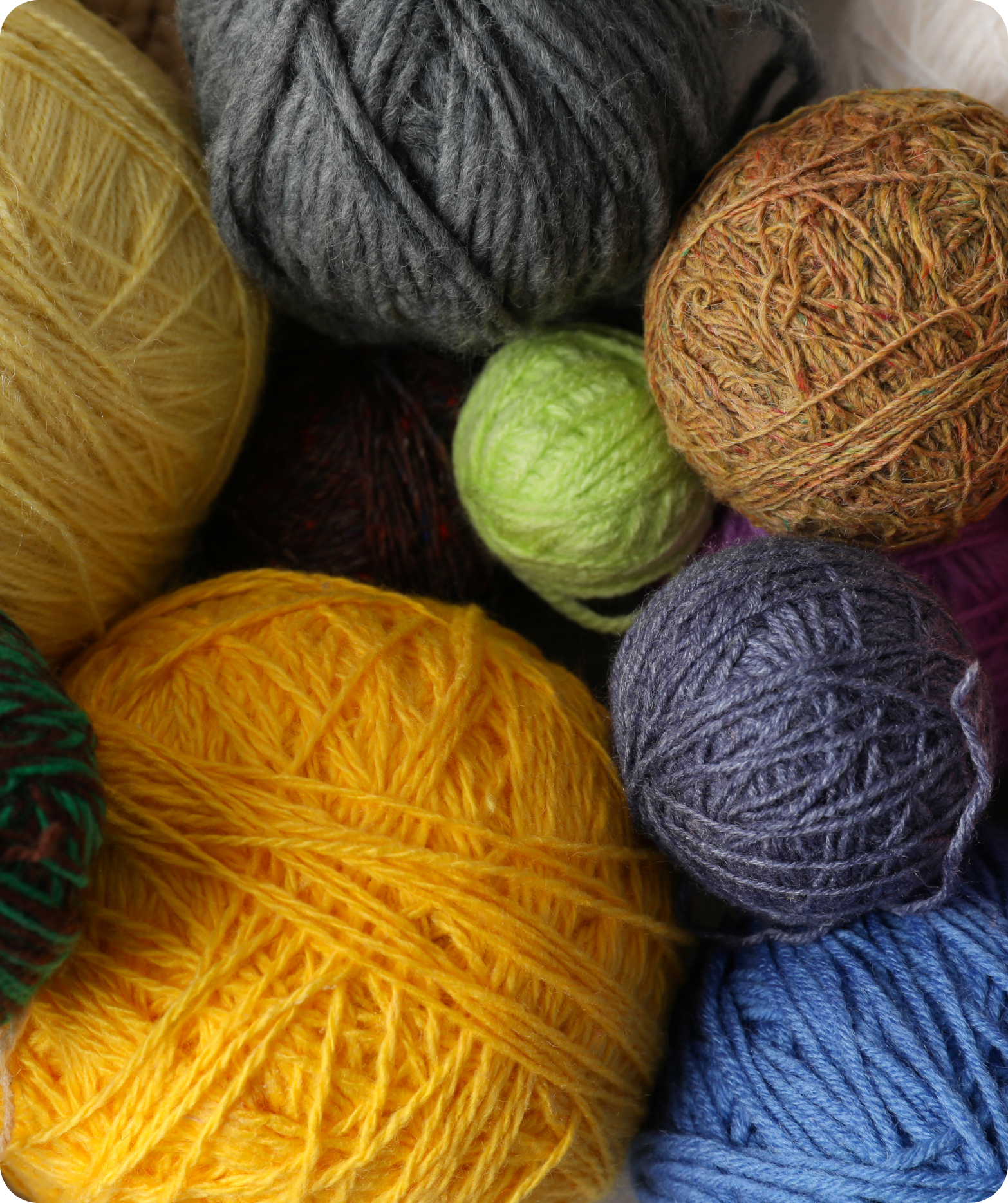 Recycled-yarn fleece rolls prepared for a wholesale order